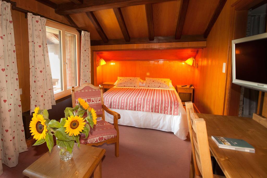 Hotel Aux Mille Etoiles Salvan Kültér fotó
