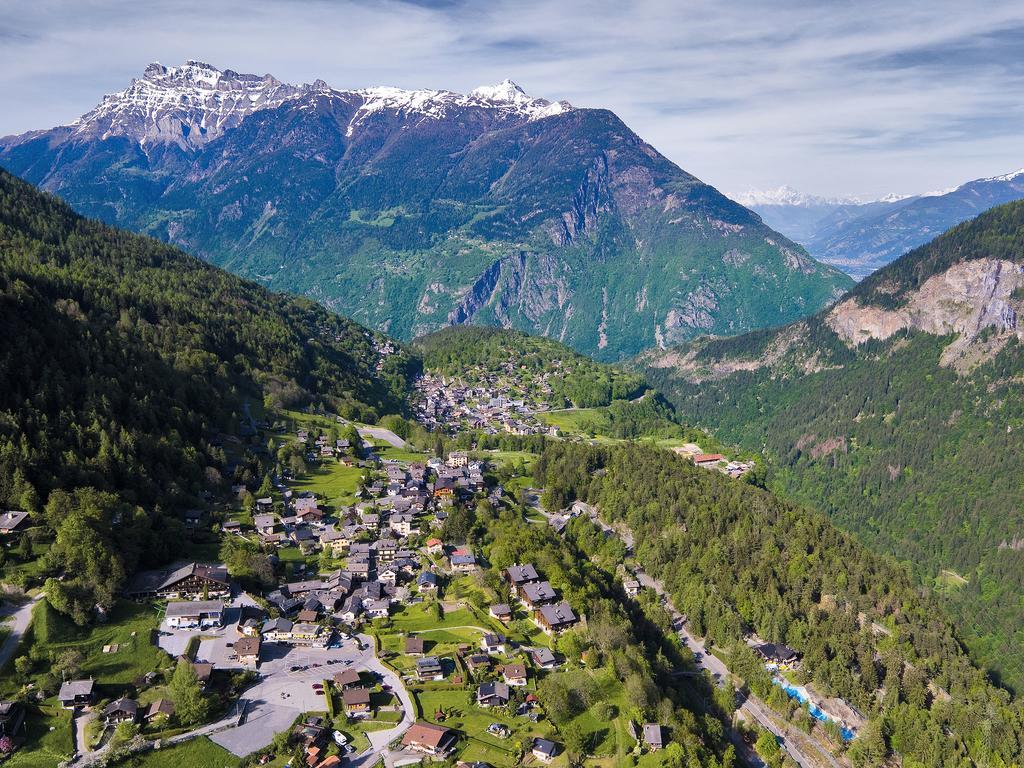 Hotel Aux Mille Etoiles Salvan Kültér fotó