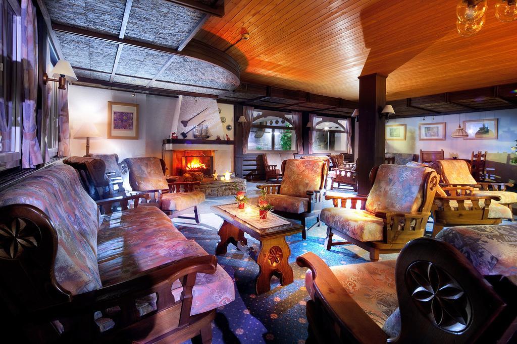 Hotel Aux Mille Etoiles Salvan Kültér fotó