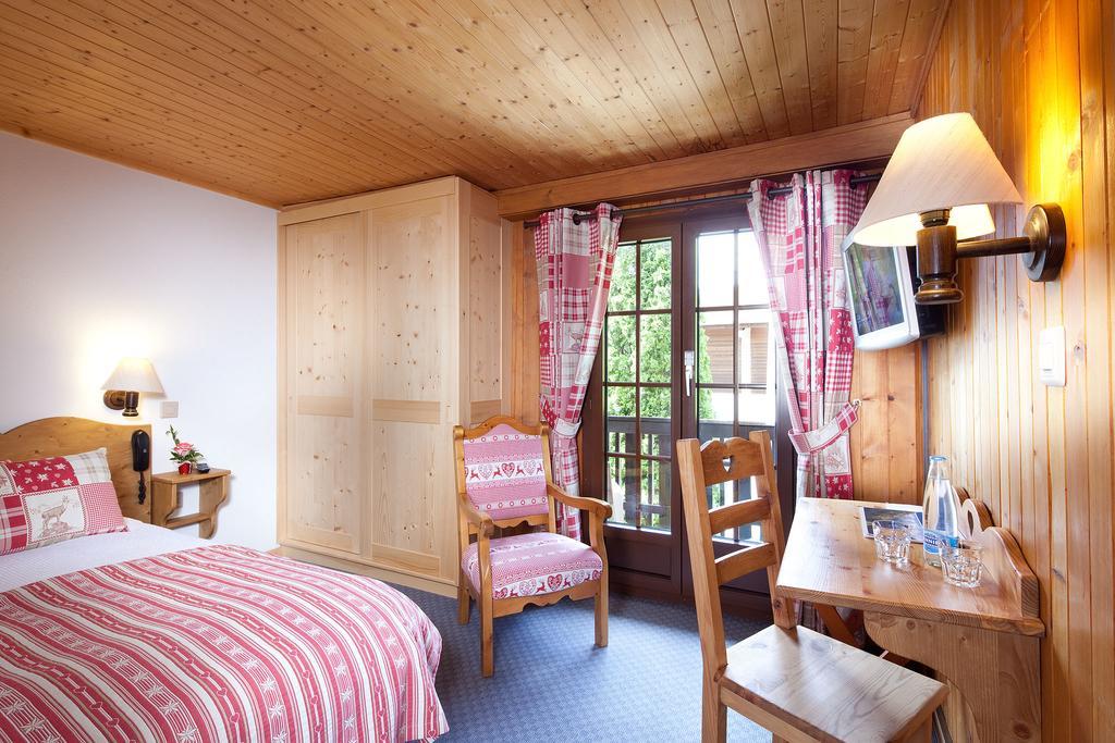 Hotel Aux Mille Etoiles Salvan Kültér fotó