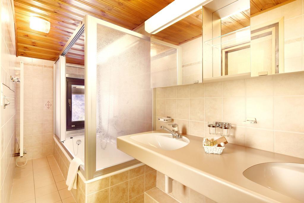 Hotel Aux Mille Etoiles Salvan Kültér fotó